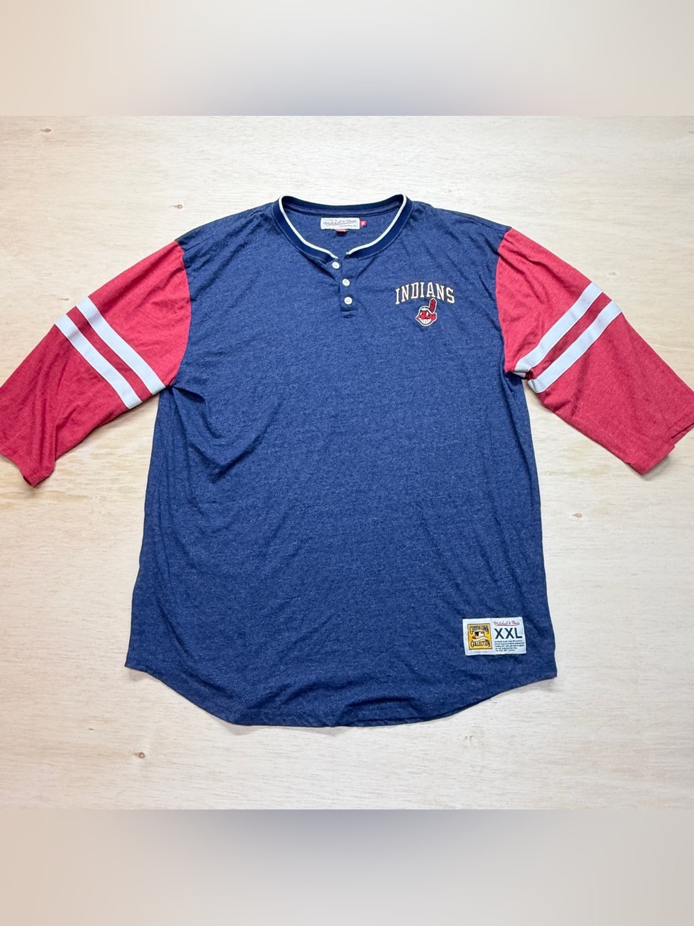 Mitchell & Ness Cooperstown Collection Cleveland Indians Henley Shirt 2XL wahoo